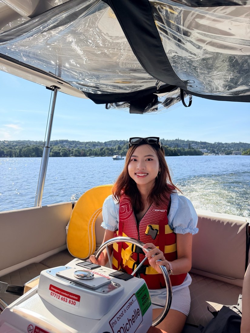 Aeint Shune Thar on a boat