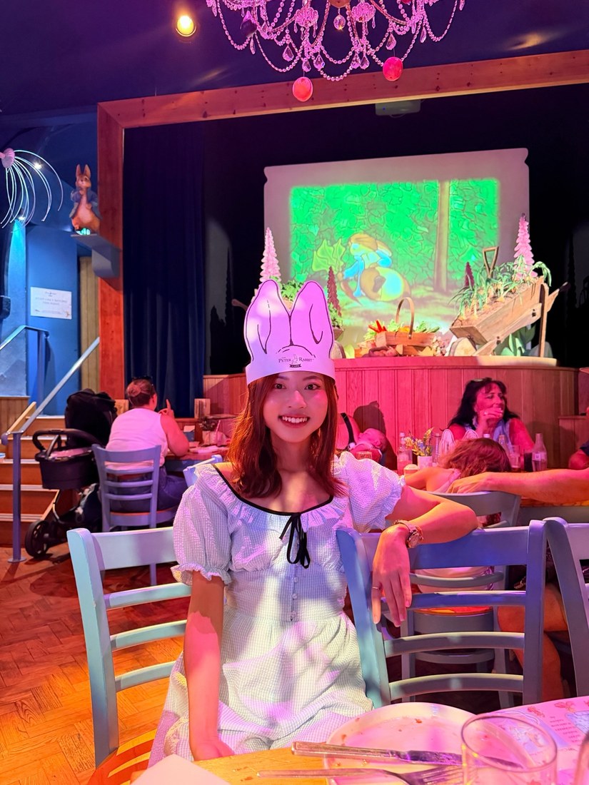 Aeint Shune Thar at a Peter Rabbit themed venue